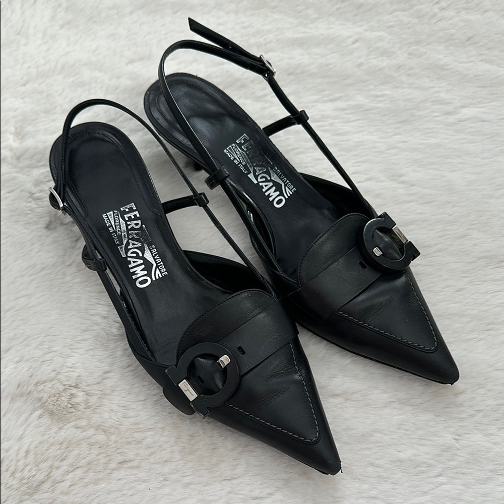 Salvatore Ferragamo Women's Black Leather Pointed Toe Kitten Heels size 9 Narrow